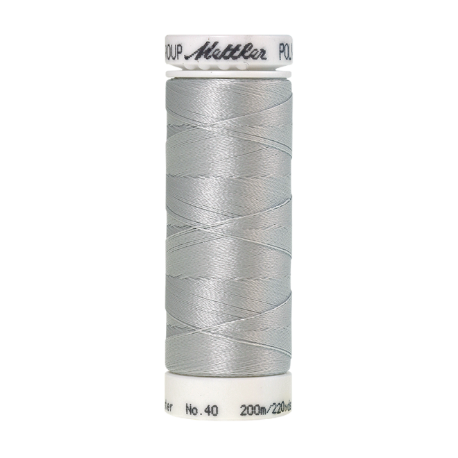 Amann Mettler Poly Sheen Oyster glänzt durch den trilobalen Fadenquerschnitt besonders schön. Zum Sticken, Quilten, Nähen. 200m Spule