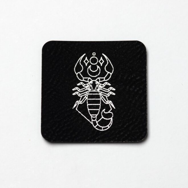 Kunstlederlabel Sternzeichen Skorpion (schwarz/silber)